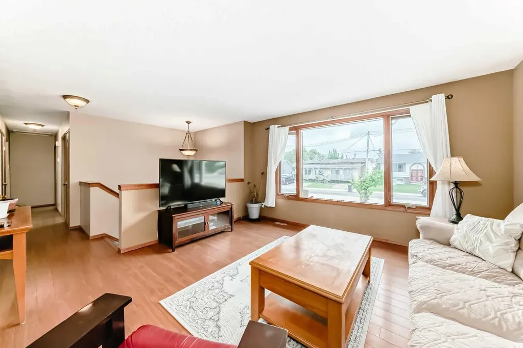 1652 Boutellier Close Penhold AB T0M 1R0