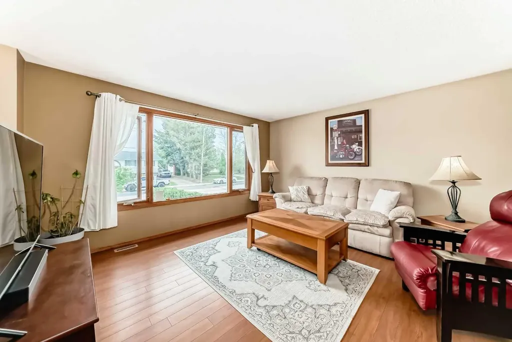 1652 Boutellier Close Penhold AB T0M 1R0