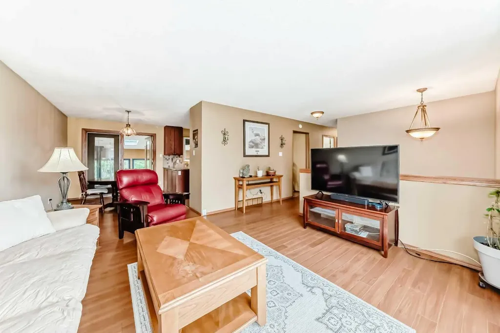 1652 Boutellier Close Penhold AB T0M 1R0