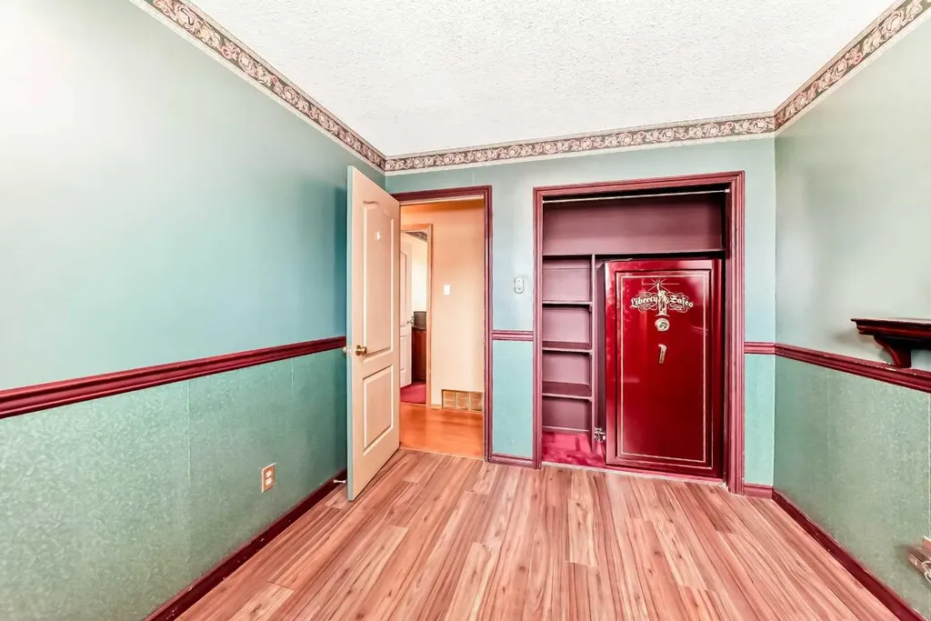 1652 Boutellier Close Penhold AB T0M 1R0