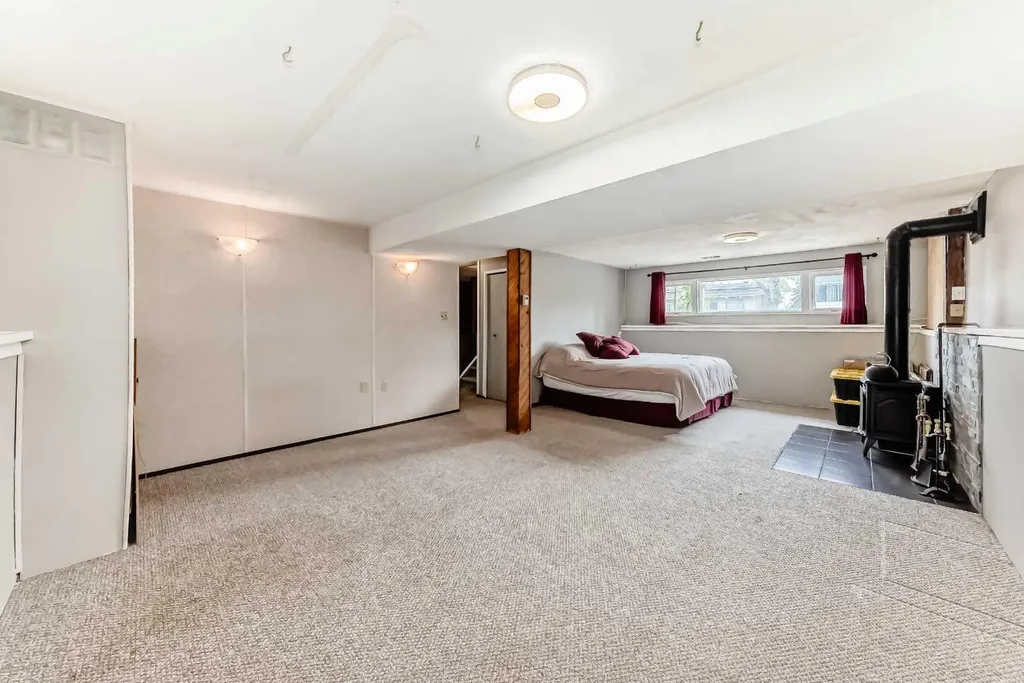 1652 Boutellier Close Penhold AB T0M 1R0