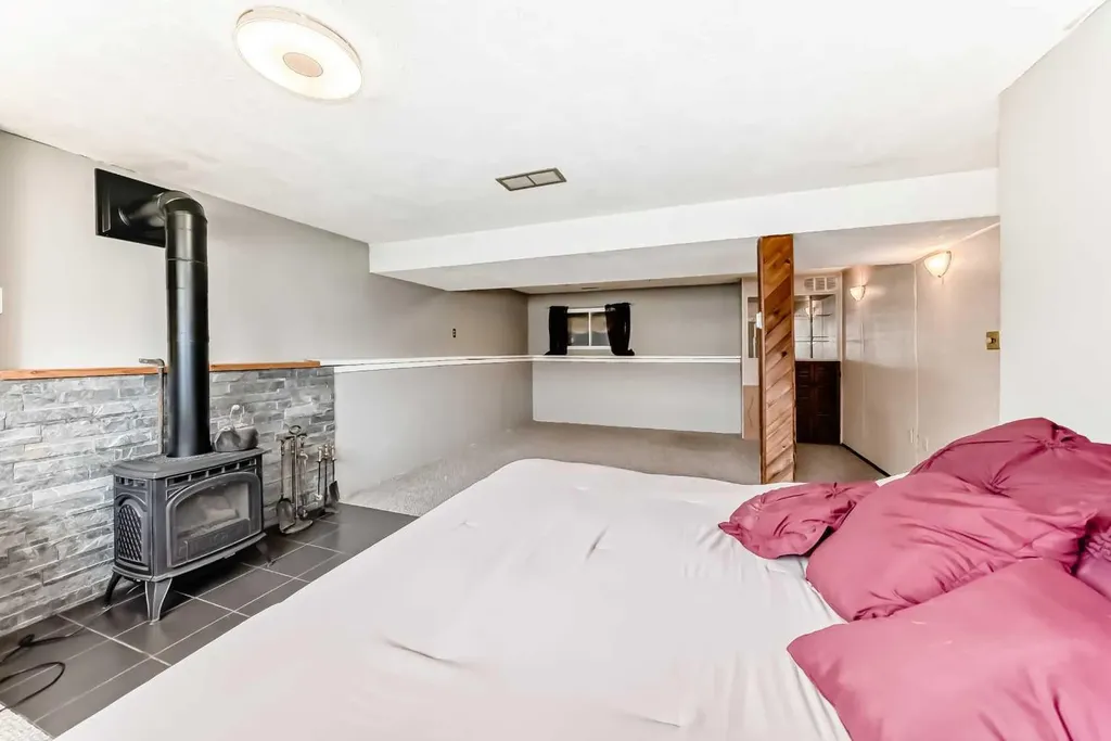 1652 Boutellier Close Penhold AB T0M 1R0