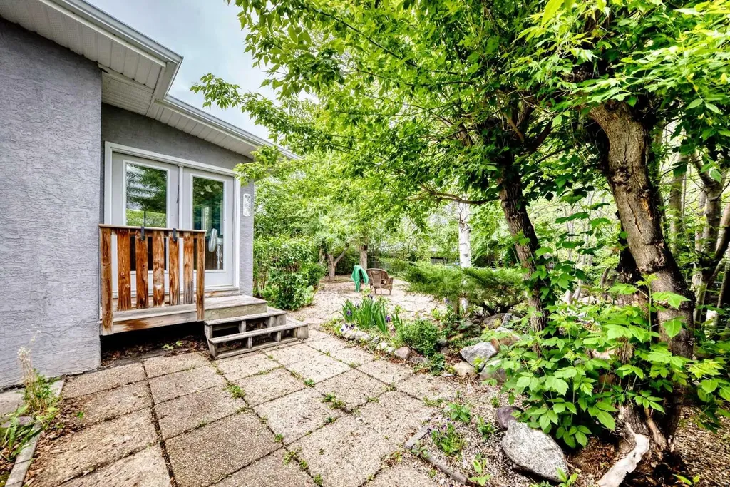 1652 Boutellier Close Penhold AB T0M 1R0
