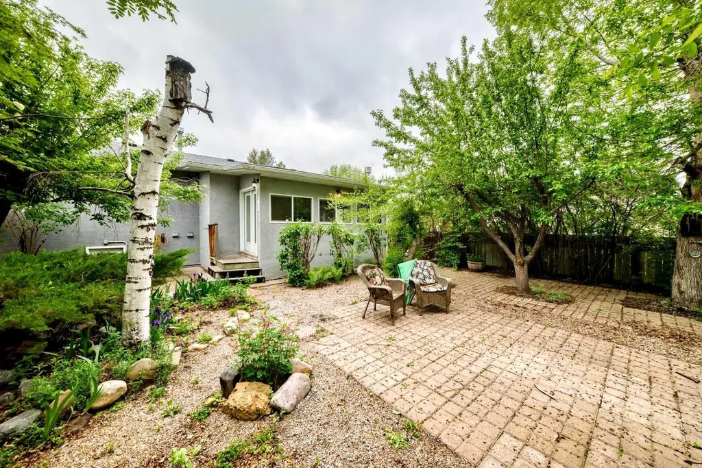 1652 Boutellier Close Penhold AB T0M 1R0