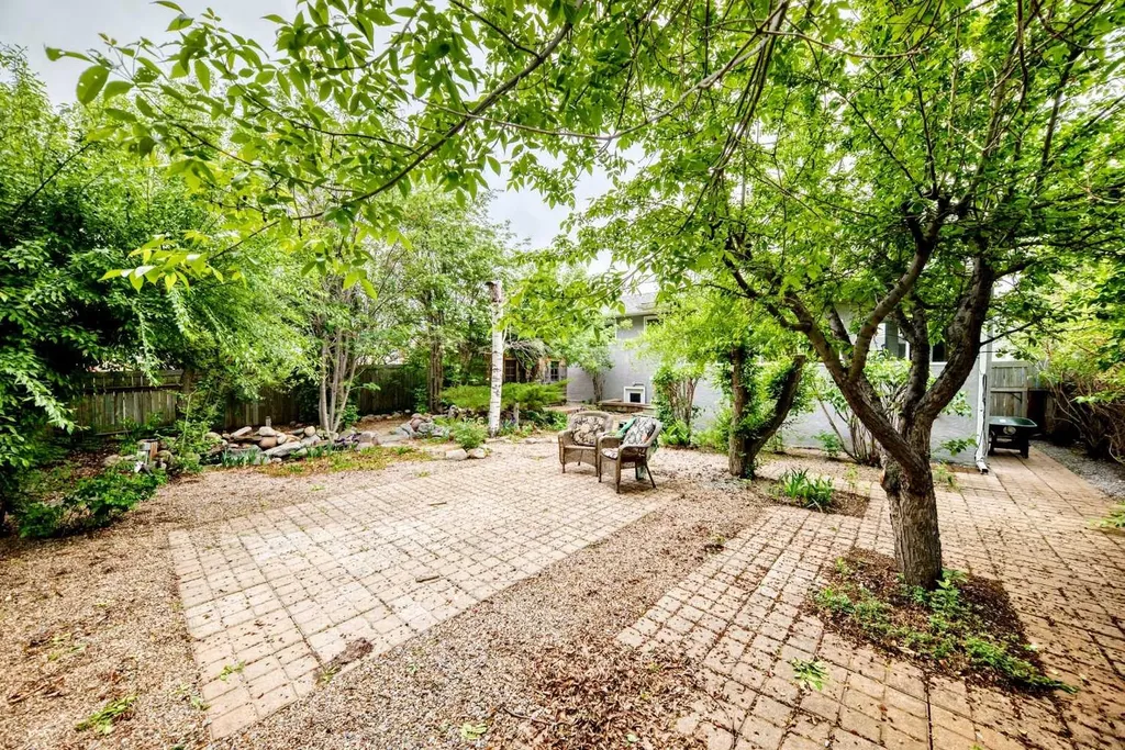 1652 Boutellier Close Penhold AB T0M 1R0