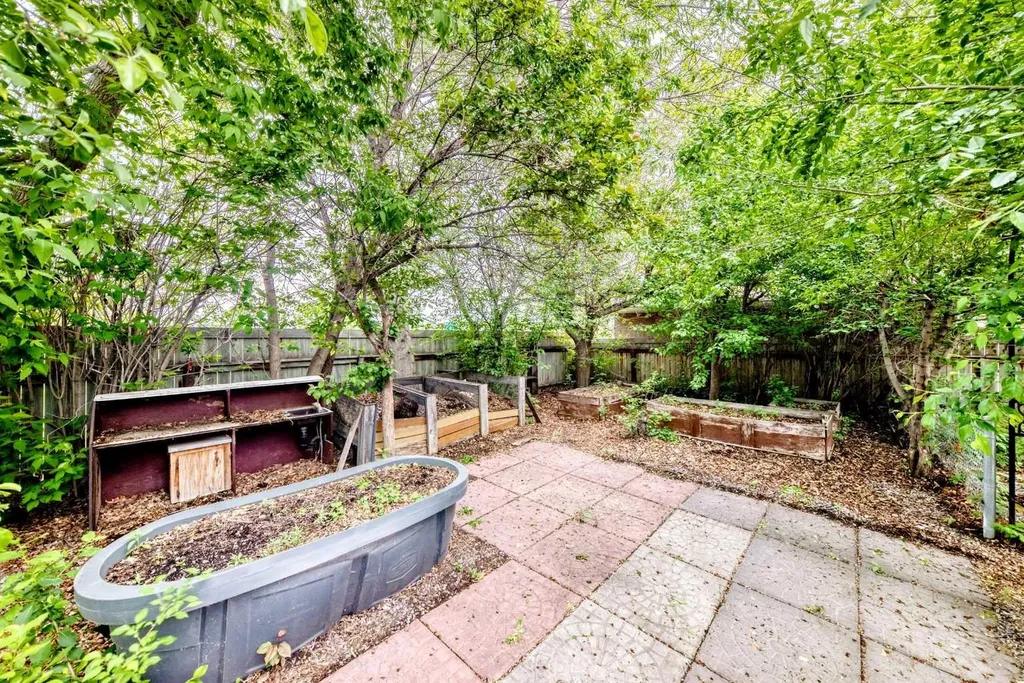 1652 Boutellier Close Penhold AB T0M 1R0