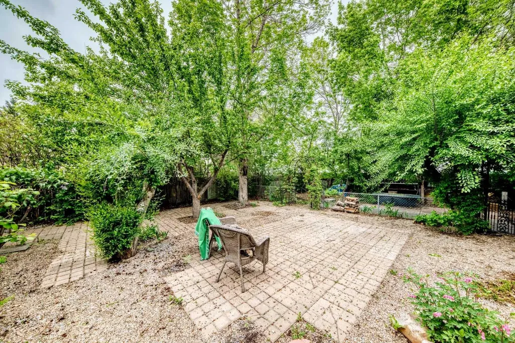 1652 Boutellier Close Penhold AB T0M 1R0