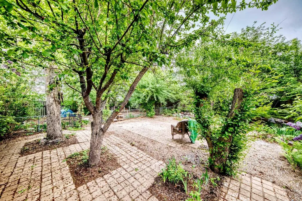 1652 Boutellier Close Penhold AB T0M 1R0
