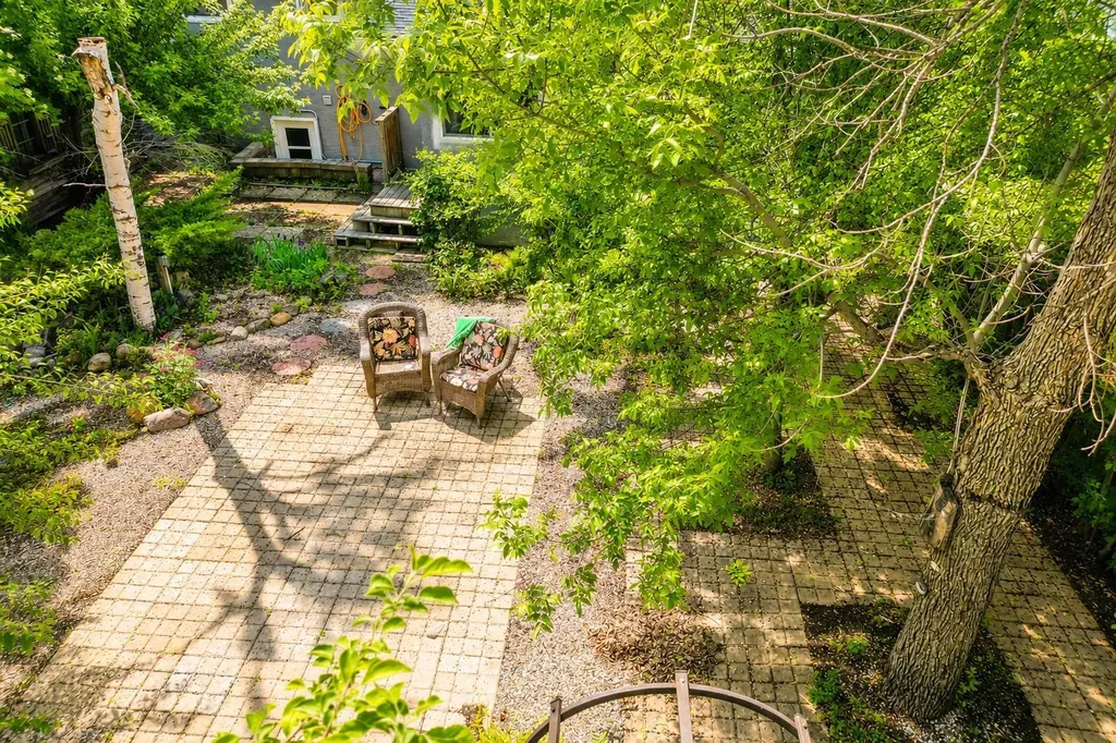 1652 Boutellier Close Penhold AB T0M 1R0