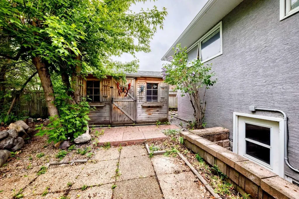 1652 Boutellier Close Penhold AB T0M 1R0