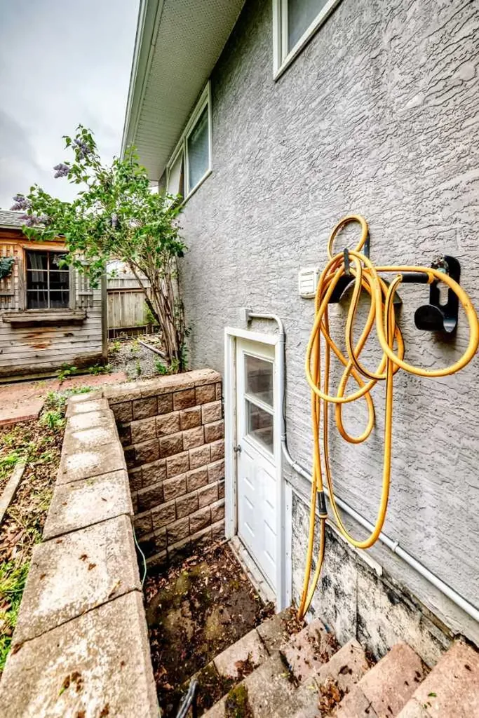 1652 Boutellier Close Penhold AB T0M 1R0