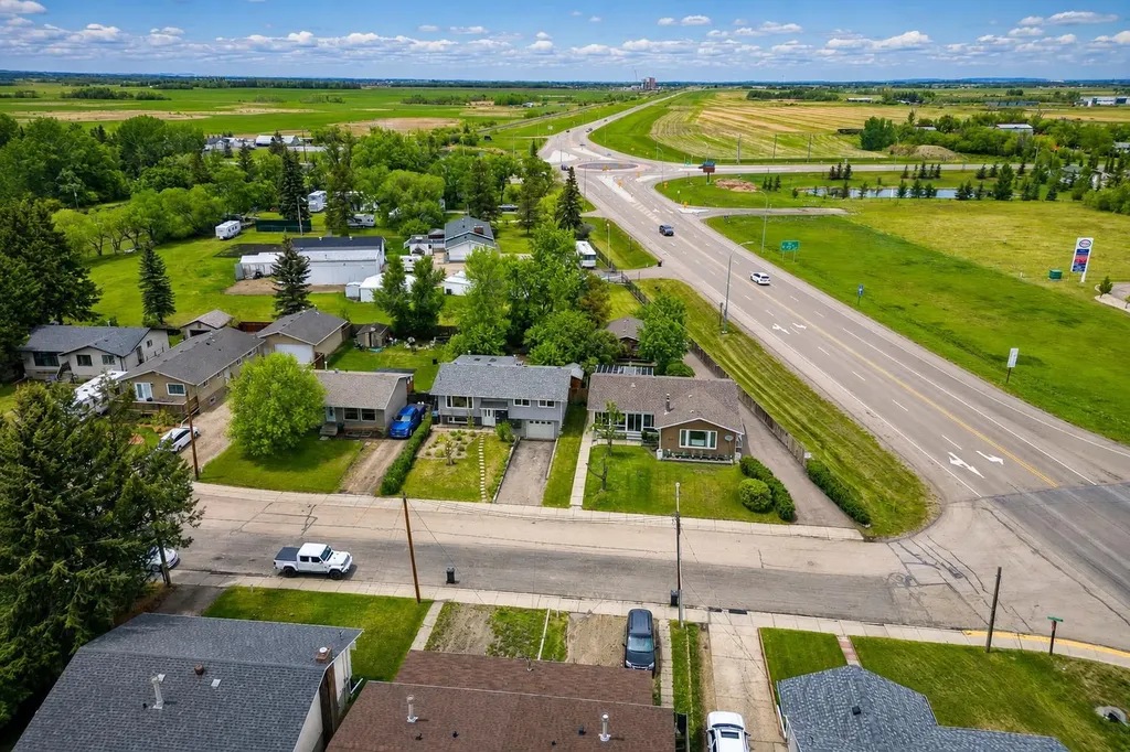 1652 Boutellier Close Penhold AB T0M 1R0