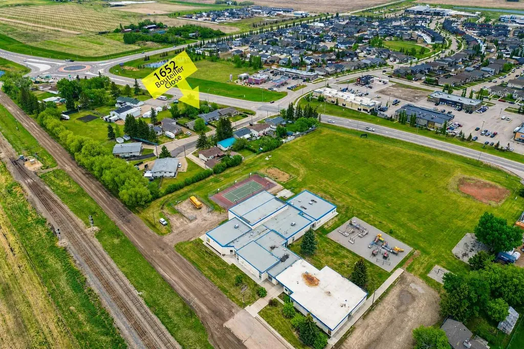 1652 Boutellier Close Penhold AB T0M 1R0