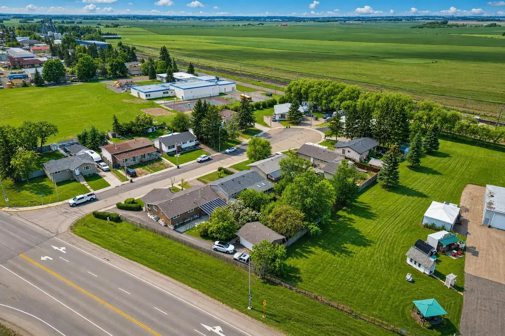 1652 Boutellier Close Penhold AB T0M 1R0