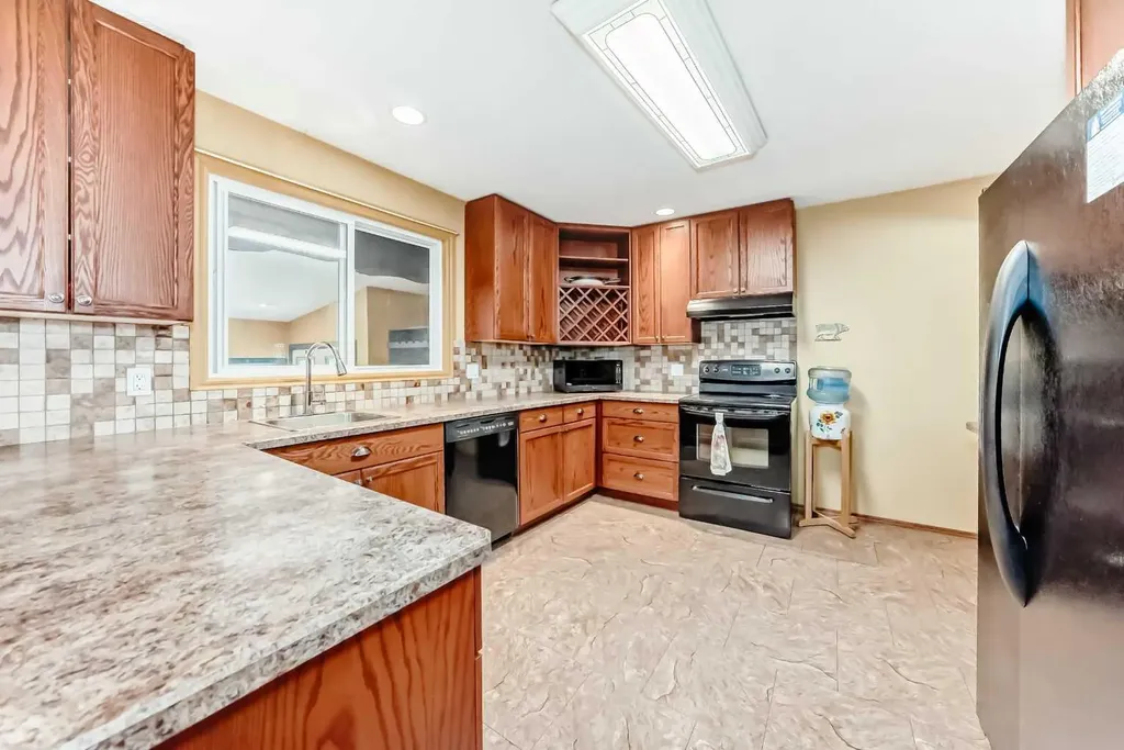 1652 Boutellier Close Penhold AB T0M 1R0