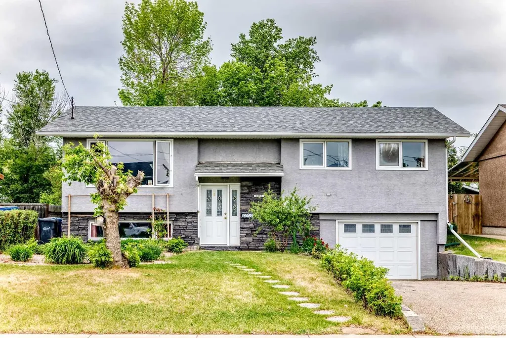 1652 Boutellier Close Penhold AB T0M 1R0