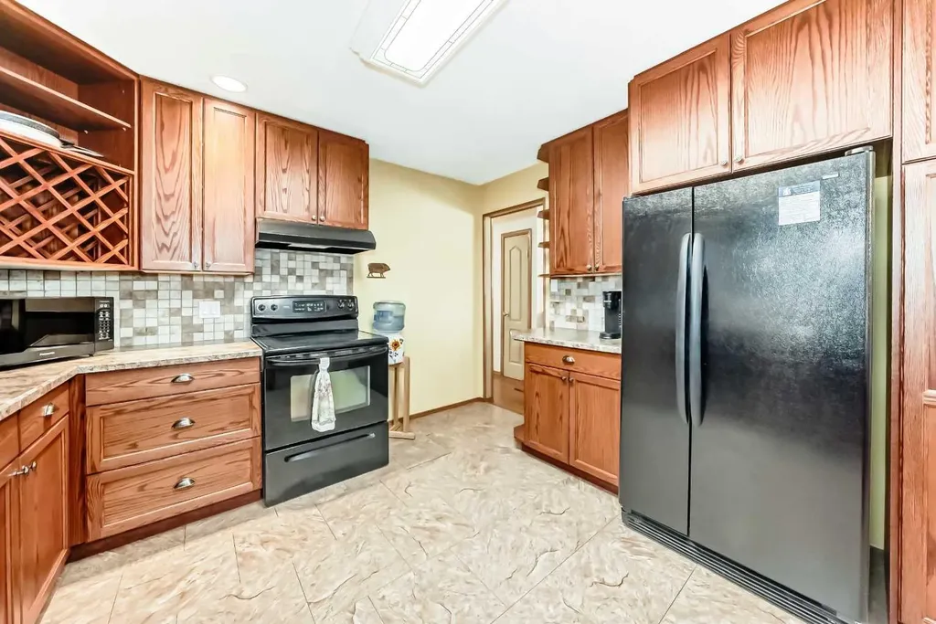 1652 Boutellier Close Penhold AB T0M 1R0