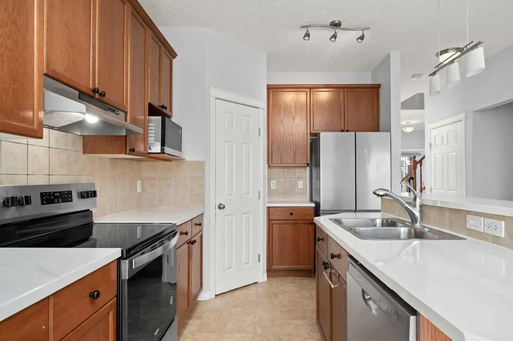 102 Kincora Glen Mews NW Calgary AB T3R 0B6