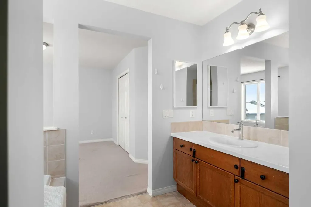 102 Kincora Glen Mews NW Calgary AB T3R 0B6