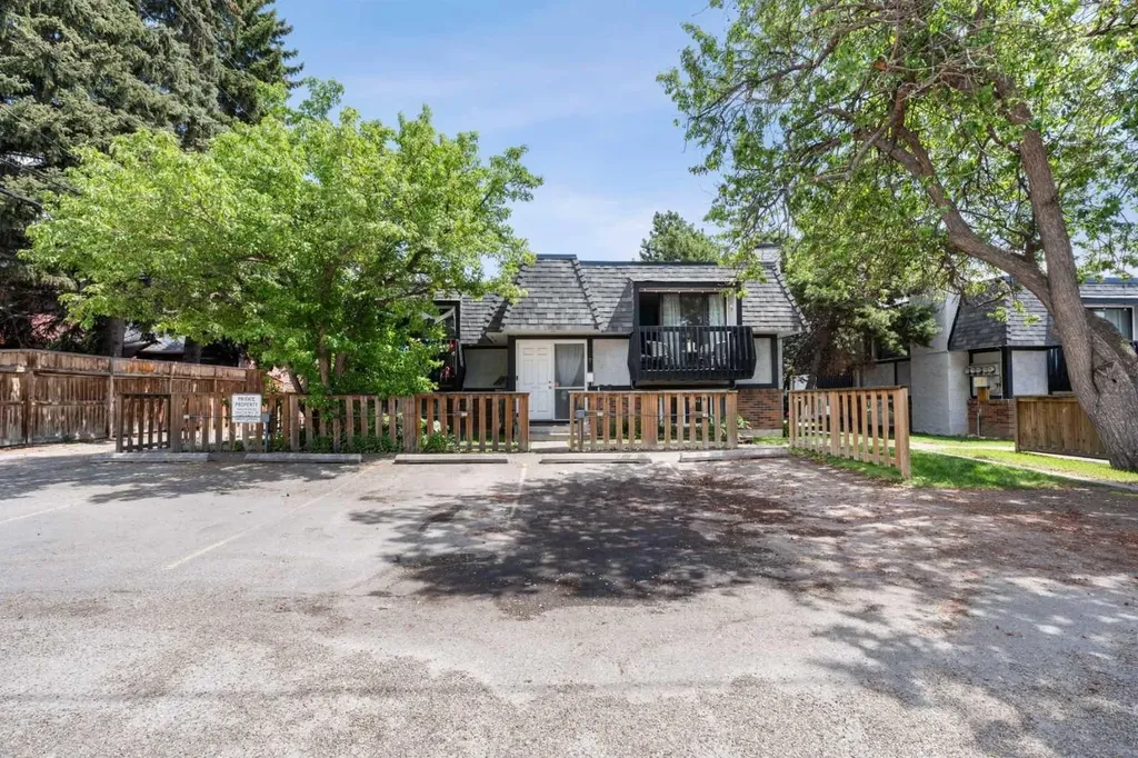 1739 24a Street SW Calgary AB T3C 1J5