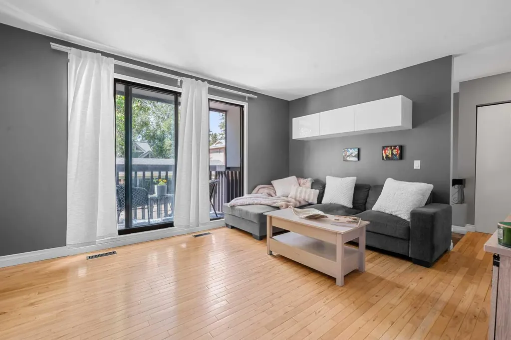1739 24a Street SW Calgary AB T3C 1J5