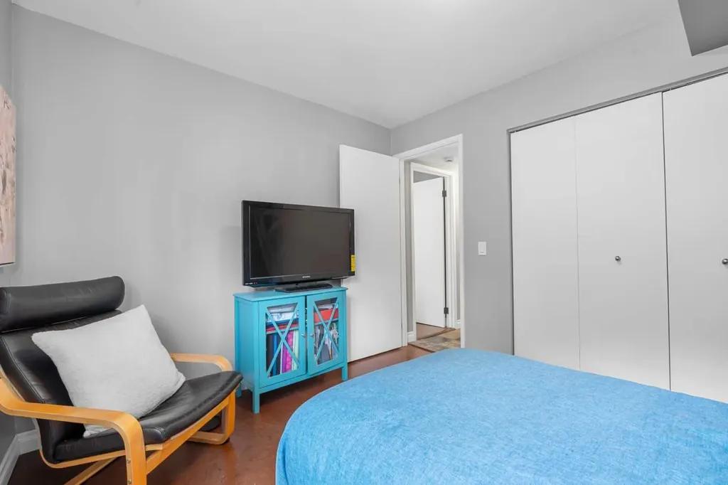 1739 24a Street SW Calgary AB T3C 1J5