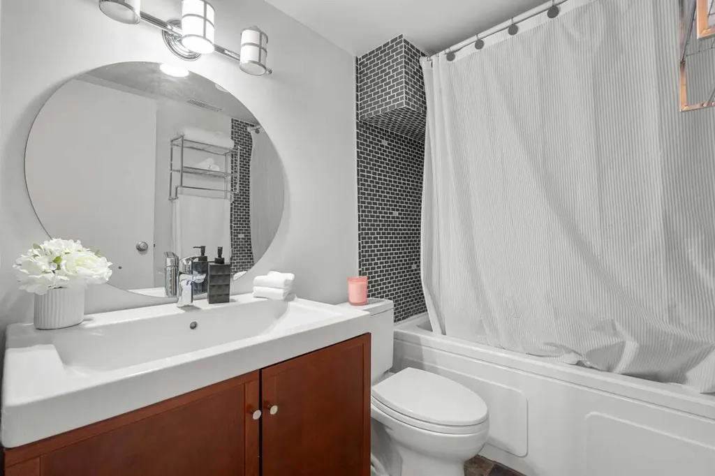 1739 24a Street SW Calgary AB T3C 1J5