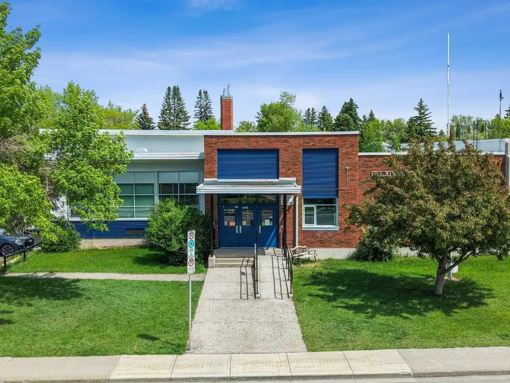 1739 24a Street SW Calgary AB T3C 1J5