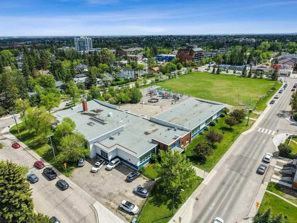 1739 24a Street SW Calgary AB T3C 1J5