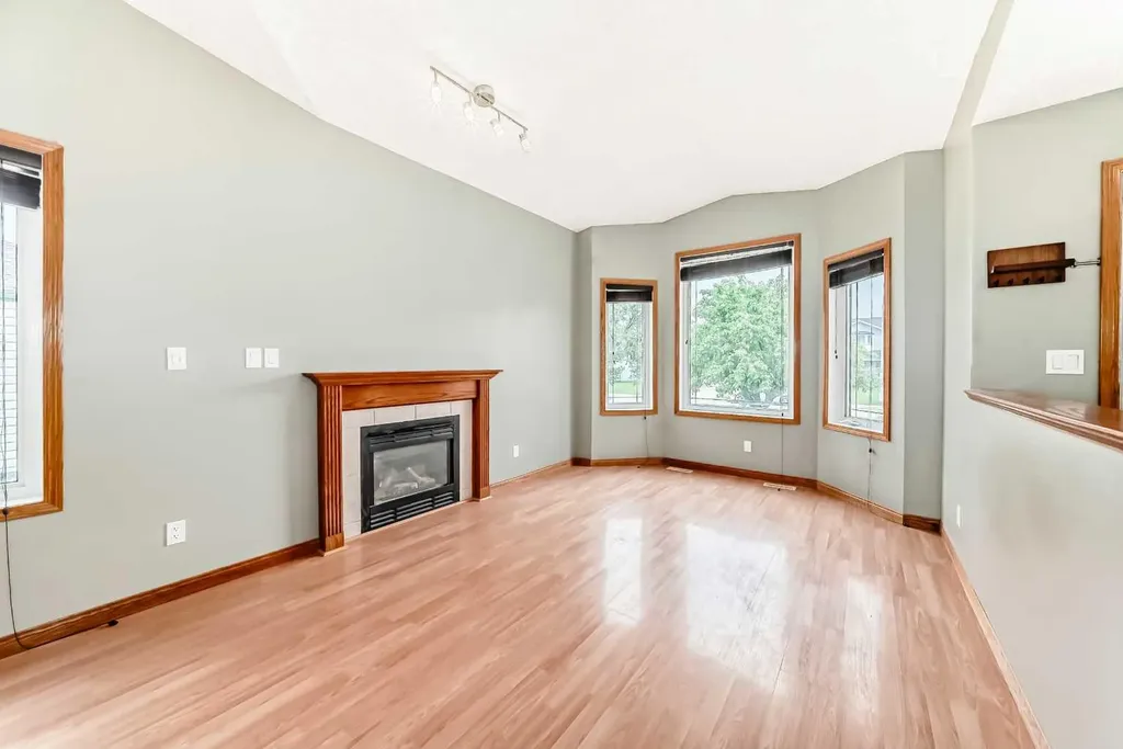 60 Avenue Ponoka AB T4J 1T7