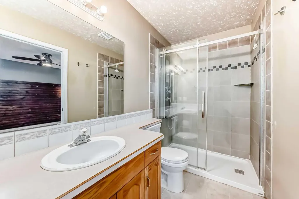 60 Avenue Ponoka AB T4J 1T7