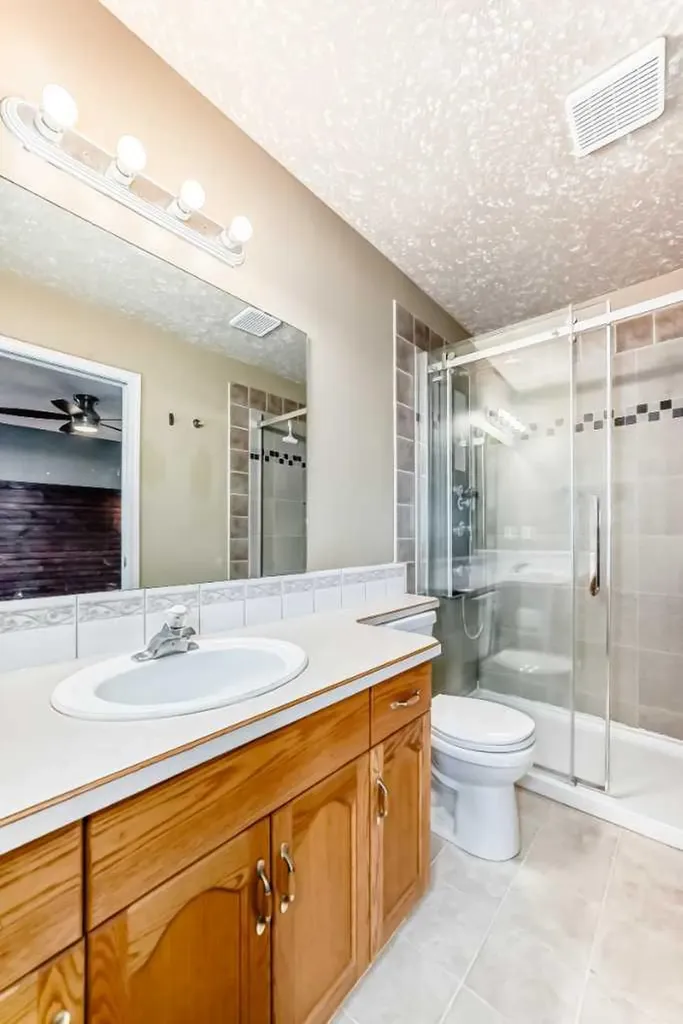 60 Avenue Ponoka AB T4J 1T7