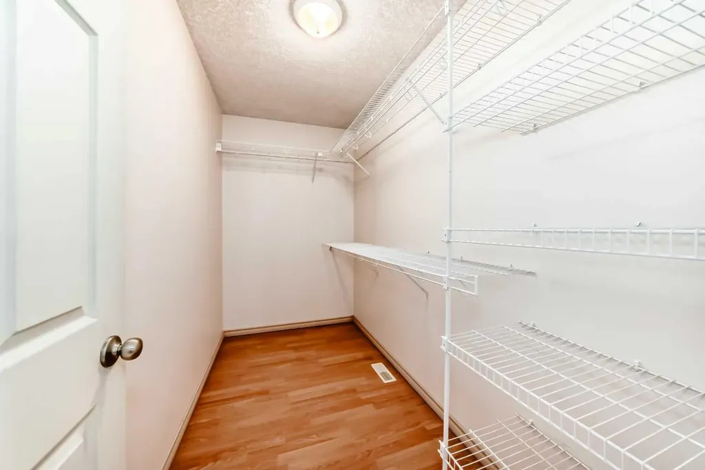 60 Avenue Ponoka AB T4J 1T7