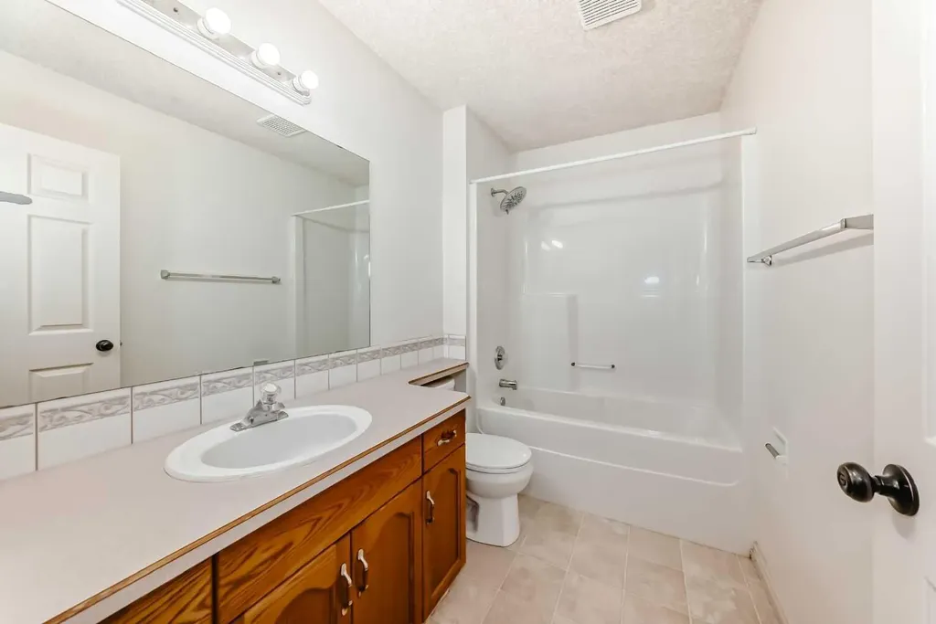 5910 60 Avenue Ponoka AB T4J 1T7