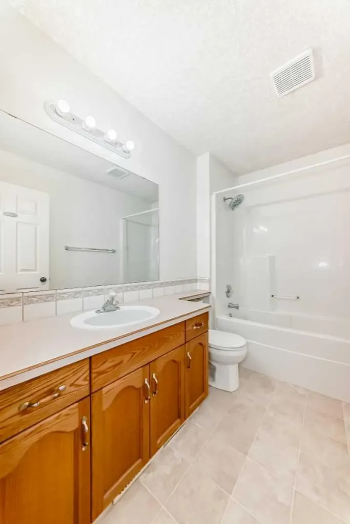 60 Avenue Ponoka AB T4J 1T7