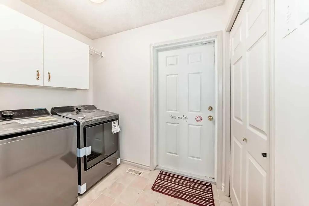 5910 60 Avenue Ponoka AB T4J 1T7