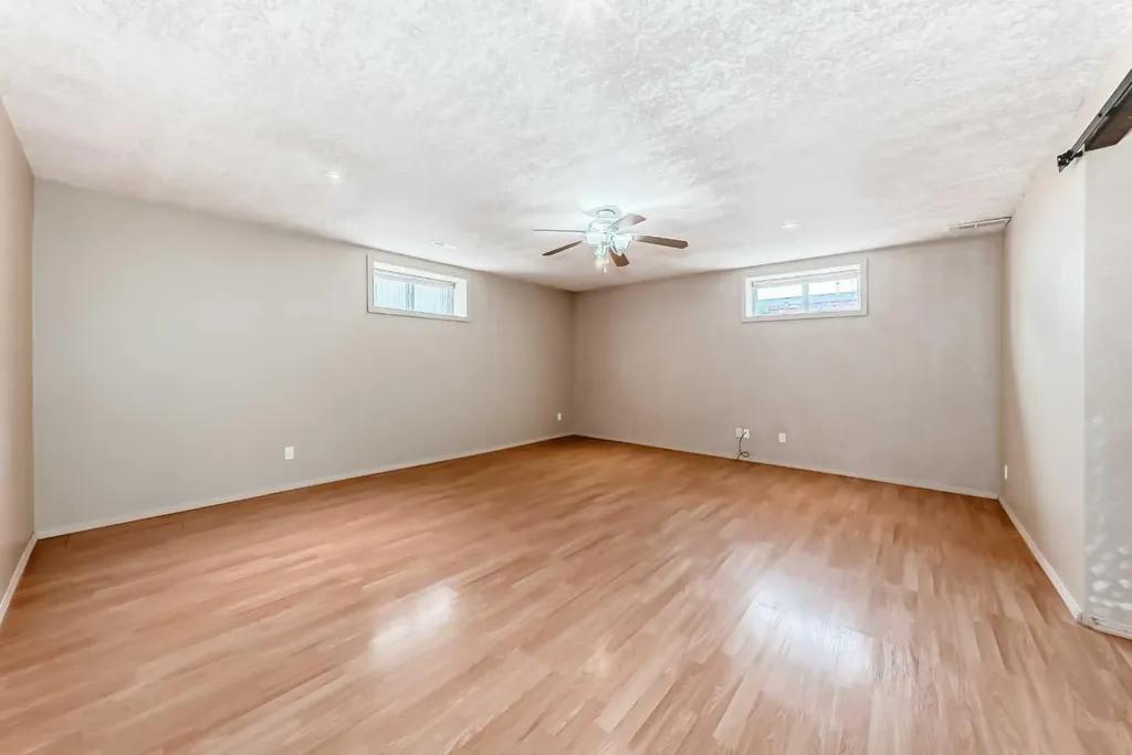 60 Avenue Ponoka AB T4J 1T7