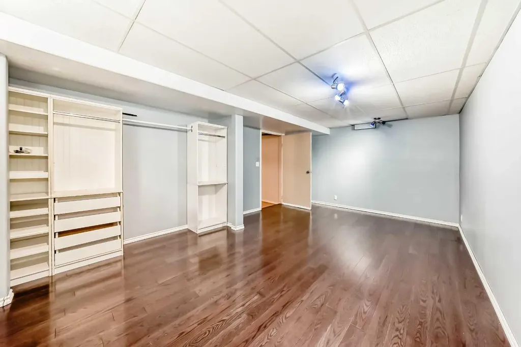 60 Avenue Ponoka AB T4J 1T7