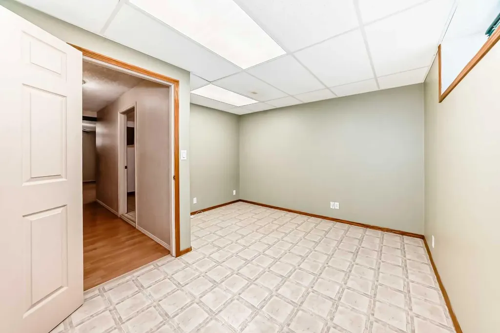 60 Avenue Ponoka AB T4J 1T7