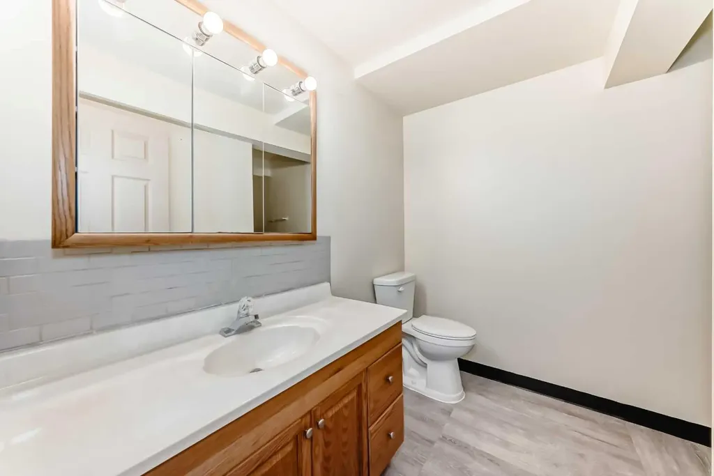 5910 60 Avenue Ponoka AB T4J 1T7