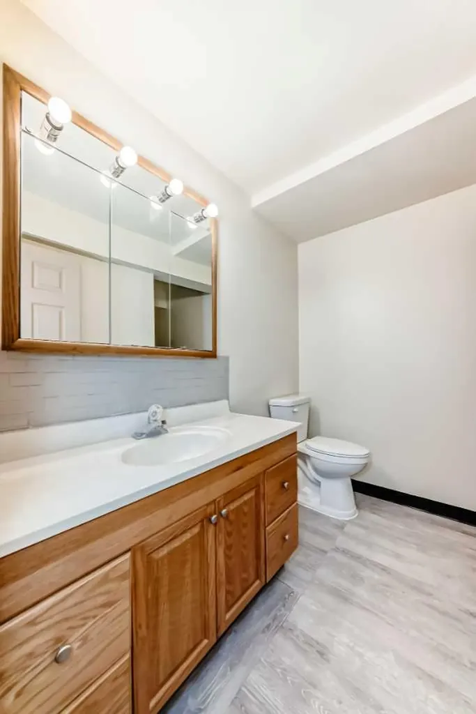 5910 60 Avenue Ponoka AB T4J 1T7
