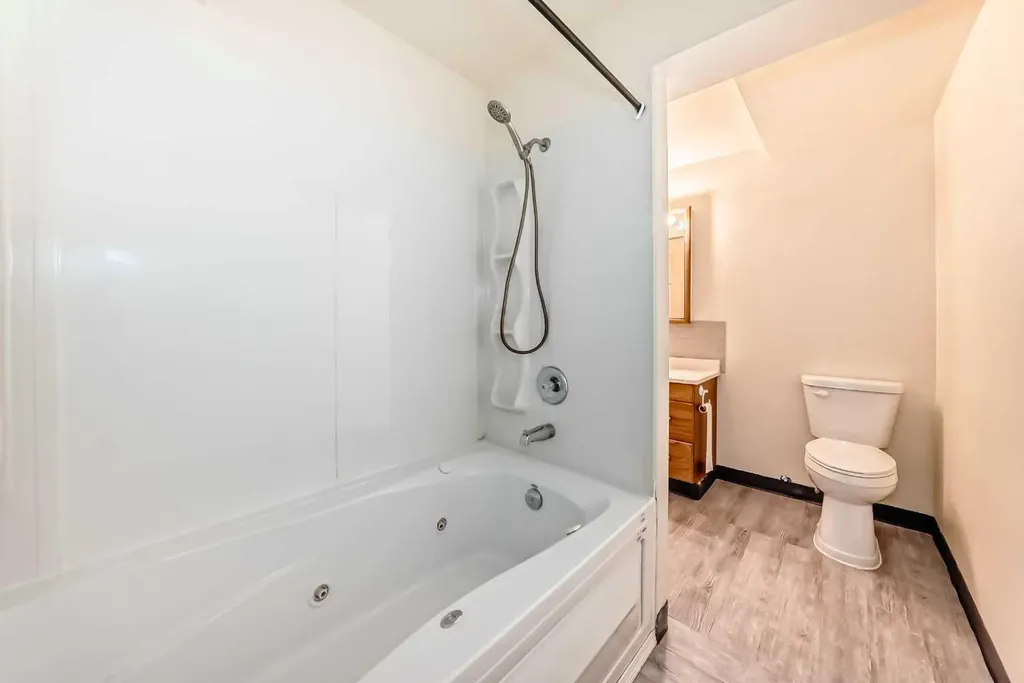 60 Avenue Ponoka AB T4J 1T7
