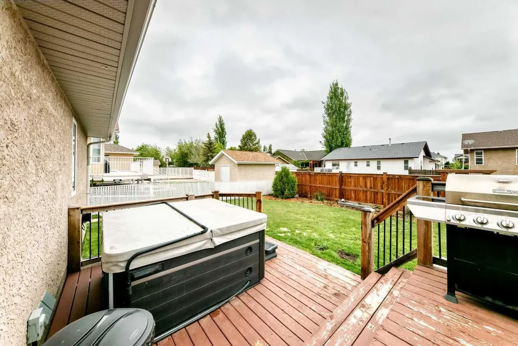 5910 60 Avenue Ponoka AB T4J 1T7