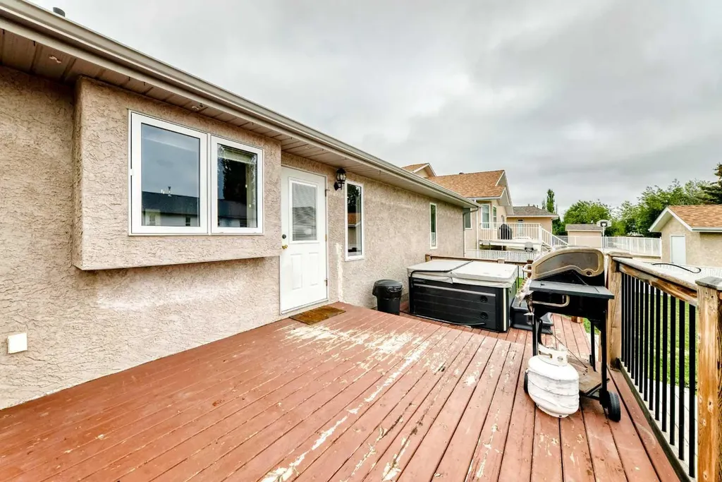 5910 60 Avenue Ponoka AB T4J 1T7