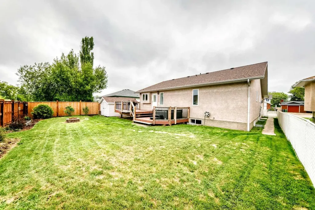 5910 60 Avenue Ponoka AB T4J 1T7