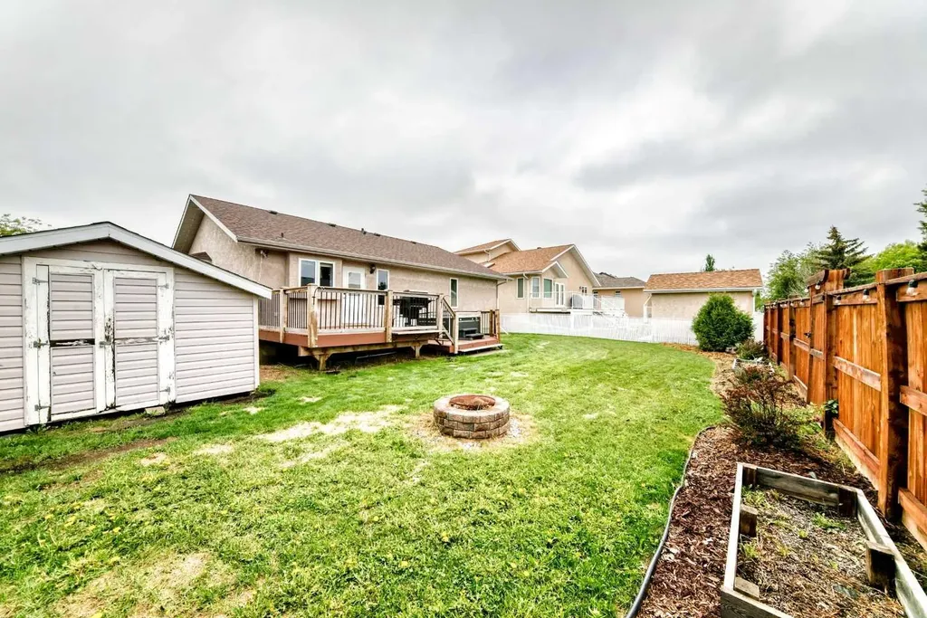 5910 60 Avenue Ponoka AB T4J 1T7