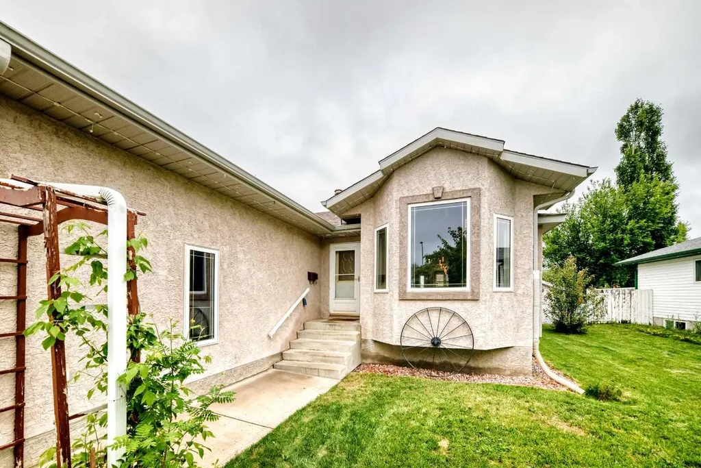 5910 60 Avenue Ponoka AB T4J 1T7