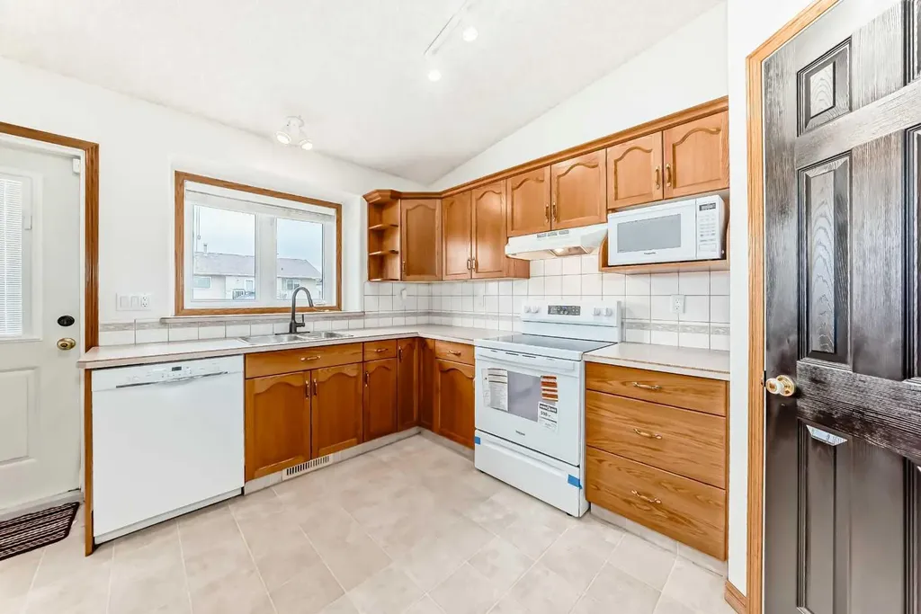 5910 60 Avenue Ponoka AB T4J 1T7