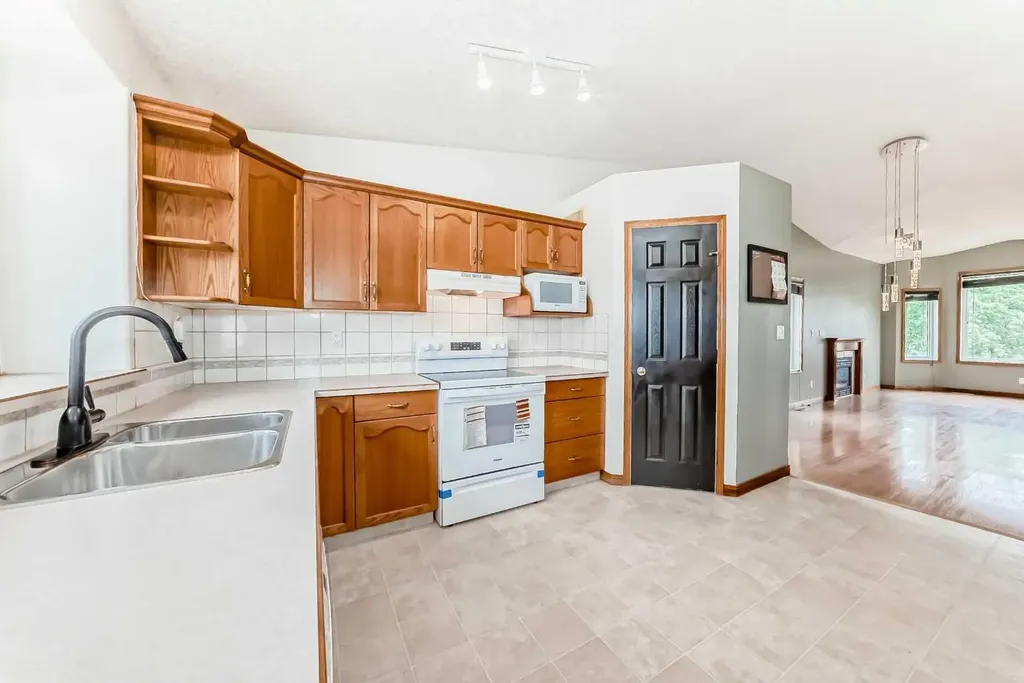 60 Avenue Ponoka AB T4J 1T7