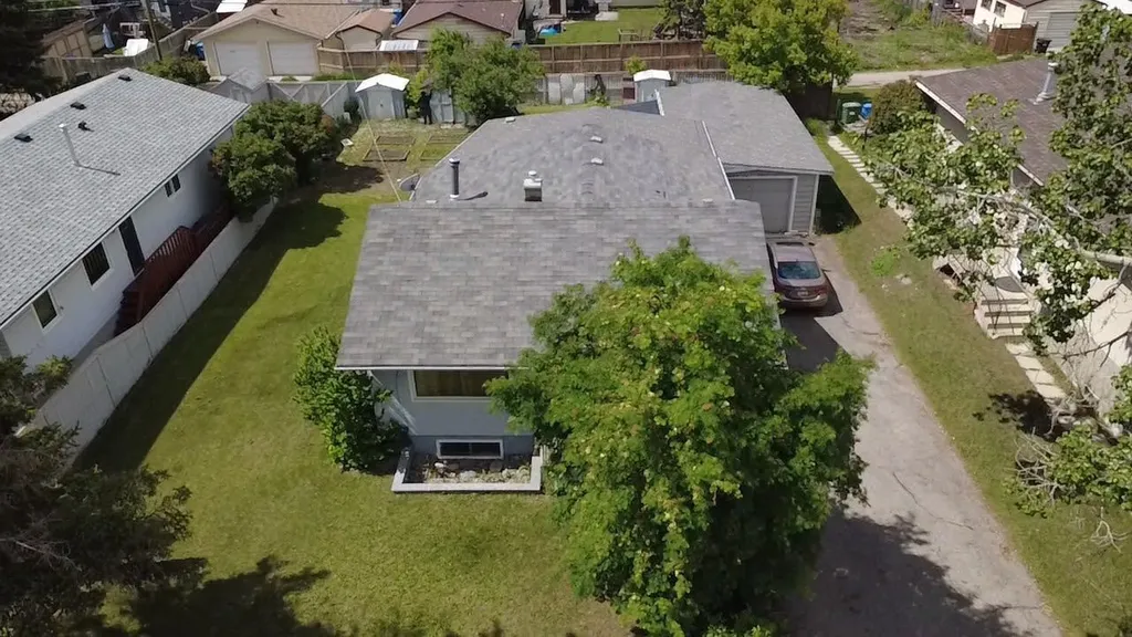 4327 70 Street NW Calgary AB T3B2K4